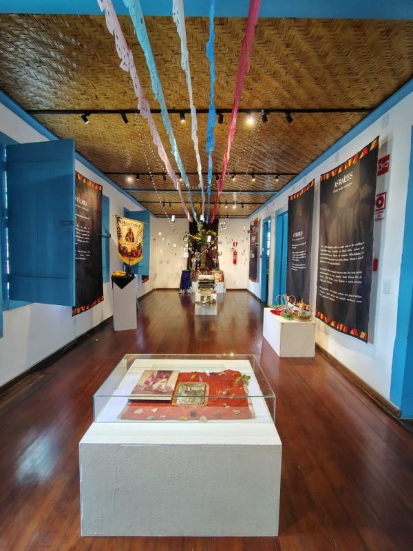Noticia exposicao-reinado-de-divinopolis-valoriza-fe-memoria-e-tradicao-no-museu