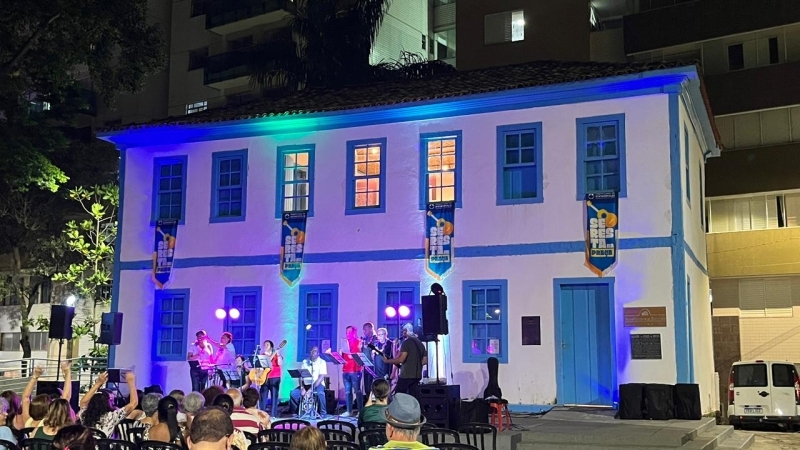 Noticia seresta-na-praca-da-catedral-reune-hoje-63-musica-e-tradicao-em-comemoracao