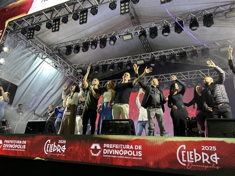 Noticia celebra-divinopolis-emociona-milhares-com-musica-fe-e-uniao-familiar-na-praca