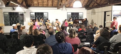 Noticia noite-de-musica-conta-com-dezenas-de-espectadores