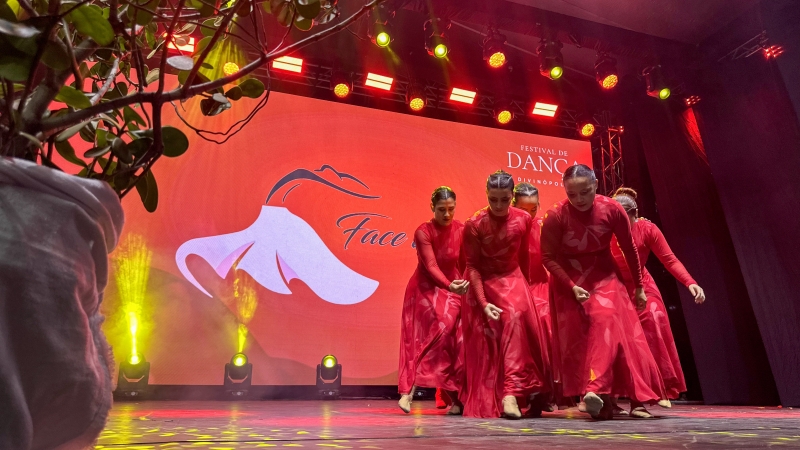 Noticia praca-do-santuario-vira-palco-da-danca-em-noite-de-celebracao-cultural