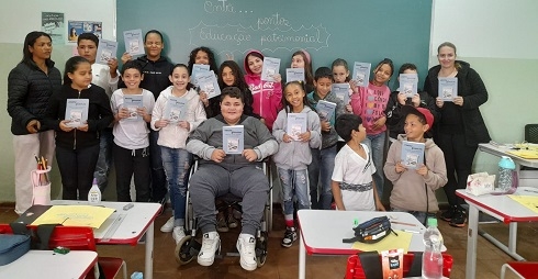 Noticia caderno-de-educacao-patrimonial-e-realizado-em-atividade-nas-escolas